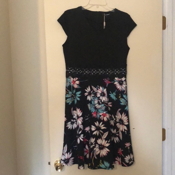 Black Flowered Dress - Picture 1 of 1